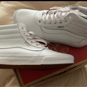 Milton Hi Zip Leather Vans. High tops, white